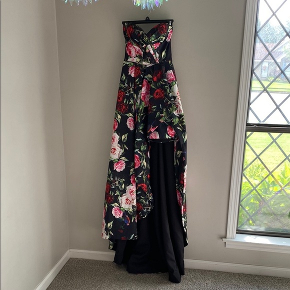 Sherri Hill black floral strapless asymmetrical event gown size 2 - Picture 3 of 9